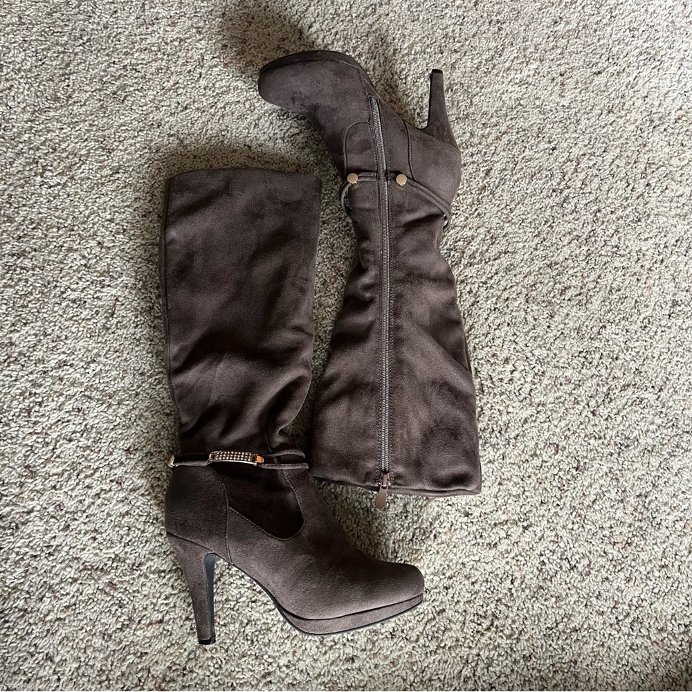 Women's | Dream Pairs | Brown Suede Boots; Size 7.5